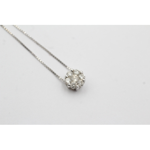 77 - 14ct gold diamond cluster pendant necklace (1.6g)
