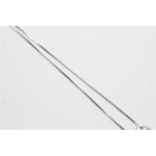 77 - 14ct gold diamond cluster pendant necklace (1.6g)