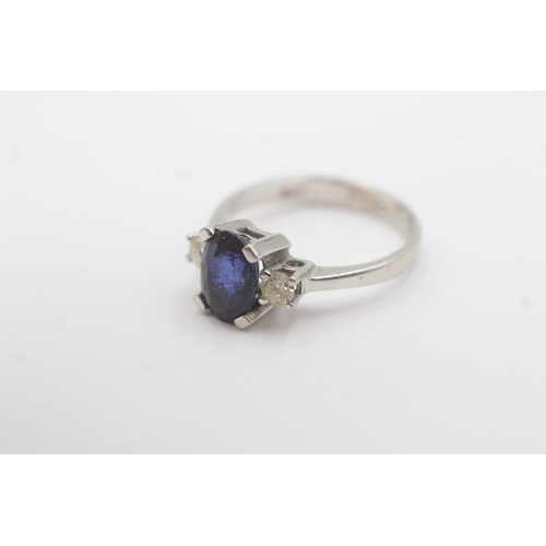 84 - 14ct gold sapphire & diamond trilogy ring (3.4g) Size N