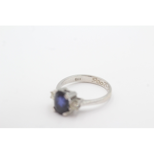 84 - 14ct gold sapphire & diamond trilogy ring (3.4g) Size N