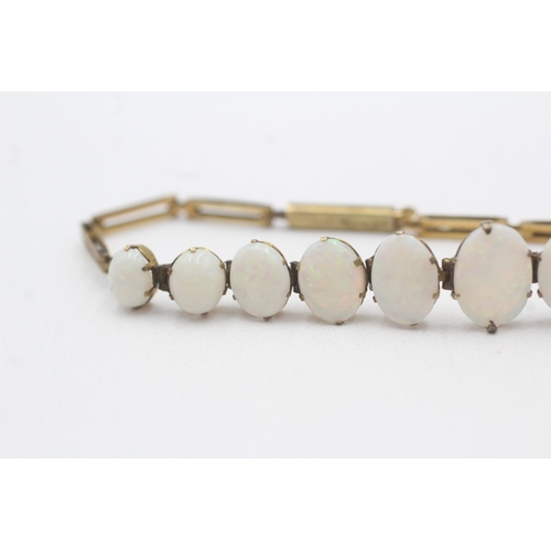 88 - 9ct gold graduated opal cabochon bracelet (4.4g)