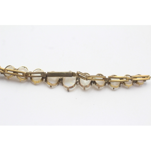 88 - 9ct gold graduated opal cabochon bracelet (4.4g)