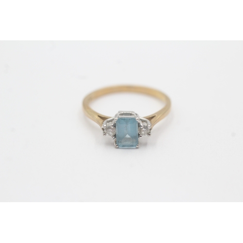 90 - 9ct gold blue topaz diamond trilogy ring (1.6g) Size K