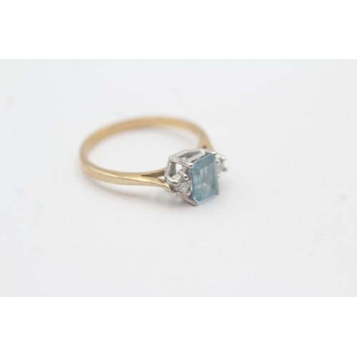 90 - 9ct gold blue topaz diamond trilogy ring (1.6g) Size K