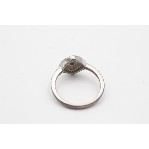 92 - 9ct white gold diamond dress ring (2.7g) Size L