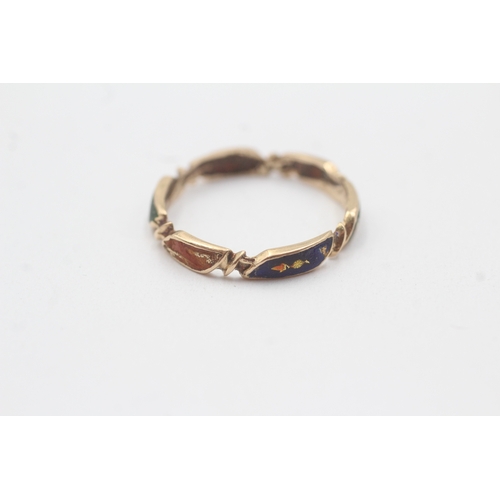 96 - 9ct gold enamel patterned band as found (1.7g) Size P