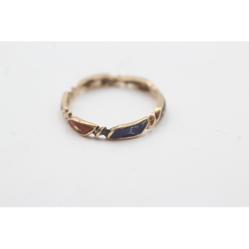 96 - 9ct gold enamel patterned band as found (1.7g) Size P