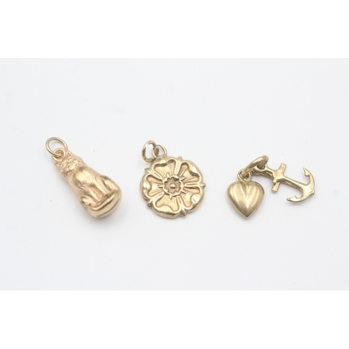 97 - 3x 9ct gold vintage charms (2.4g)
