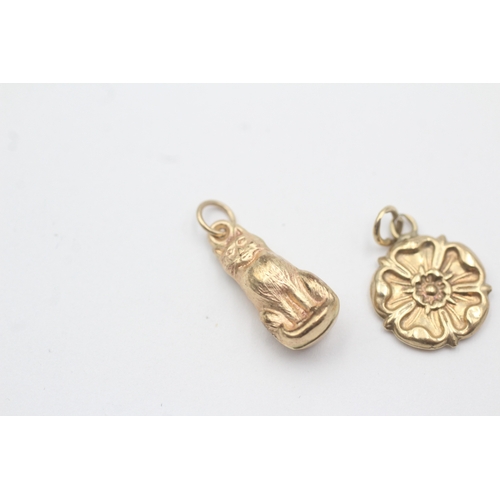 97 - 3x 9ct gold vintage charms (2.4g)