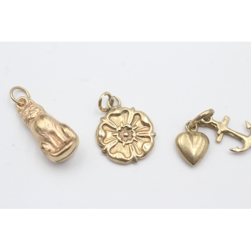 97 - 3x 9ct gold vintage charms (2.4g)