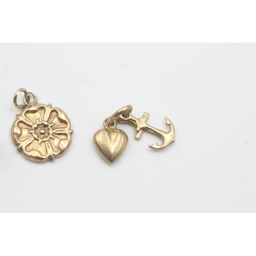 97 - 3x 9ct gold vintage charms (2.4g)