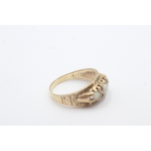 98 - 9ct gold opal garnet ring (3.8g) Size P 1/2