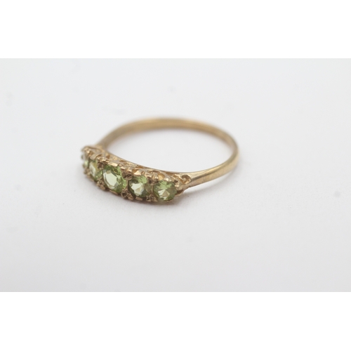99 - 9ct gold peridot five-stone ring (1.6g) Size P