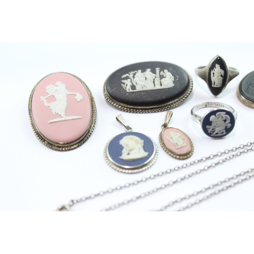 158 - Collection Of Sterling Silver Wedgwood Jewellery inc.  Brooches, Rings x 9 41g