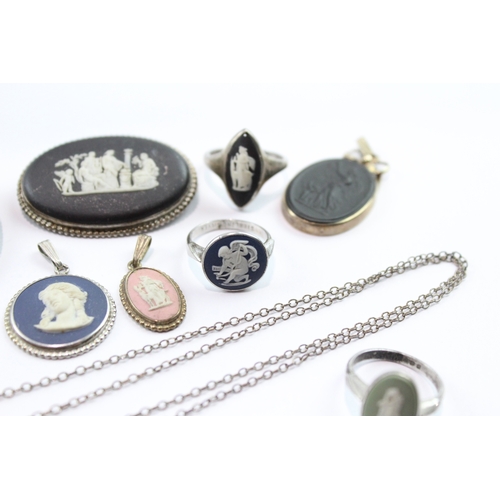 158 - Collection Of Sterling Silver Wedgwood Jewellery inc.  Brooches, Rings x 9 41g