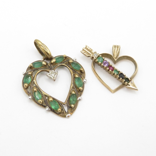 111 - 2x 9ct gold acrostic 'DEAREST' emerald diamond heart pendants (2.6g)