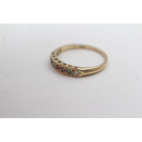 93 - 9ct gold acrostic 'DEAREST' ring including diamond emerald ruby sapphire (1.3g) Size M