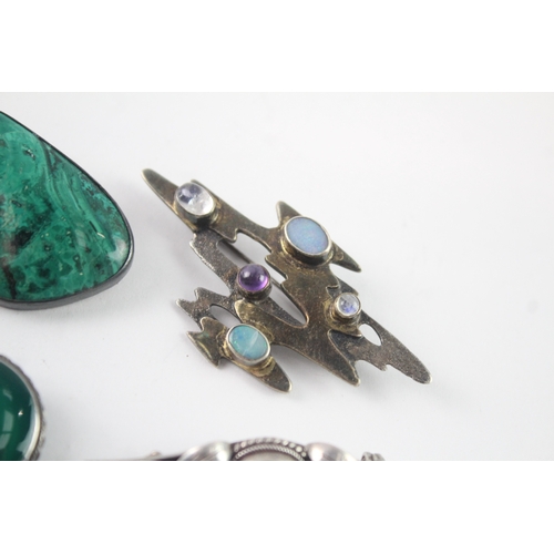 244 - Collection of Sterling Silver Gemstone Brooches inc. Eilat, Amethyst, Chrysoprase x 5 (63g)