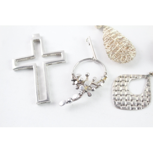 284 - Collection of Sterling Silver St Christopher Pendants inc. Cross, Heart x 8 (60g)