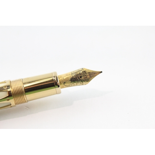 400 - Montblanc Popr Julius II 2005 Gold Plated & Cream Lacquer Fountain Pen 18ct Nib