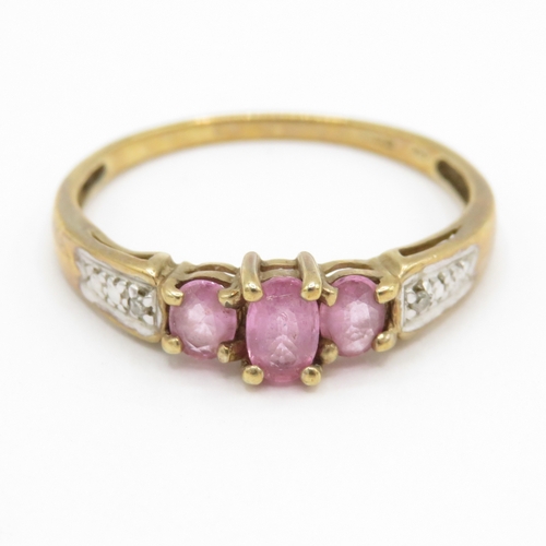 171 - 9ct gold pink sapphire diamond ring (1.9g) Size T