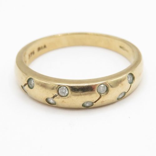 90 - 9ct gold diamond dress ring (2.6g) Size P