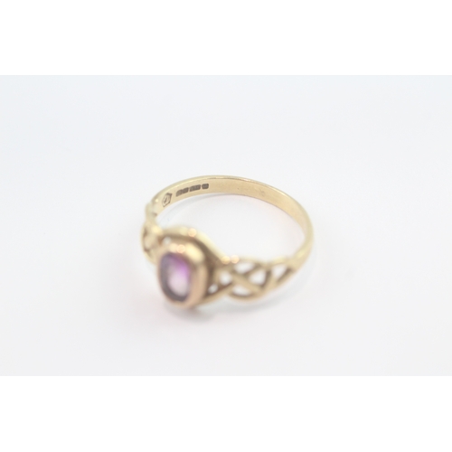 166 - 9ct gold amethyst bezel set ring (2.5g) Size P