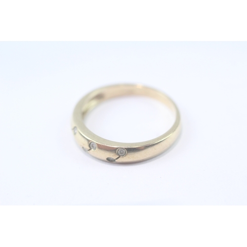 90 - 9ct gold diamond dress ring (2.6g) Size P