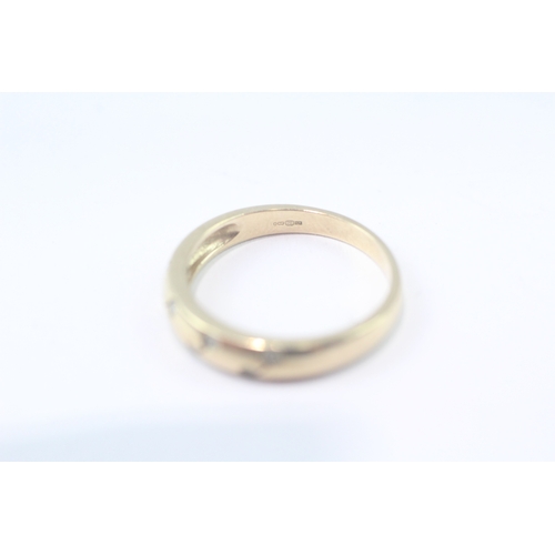 90 - 9ct gold diamond dress ring (2.6g) Size P