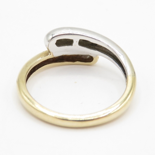 187 - 18ct gold diamond crossover ring (2.2g) Size J