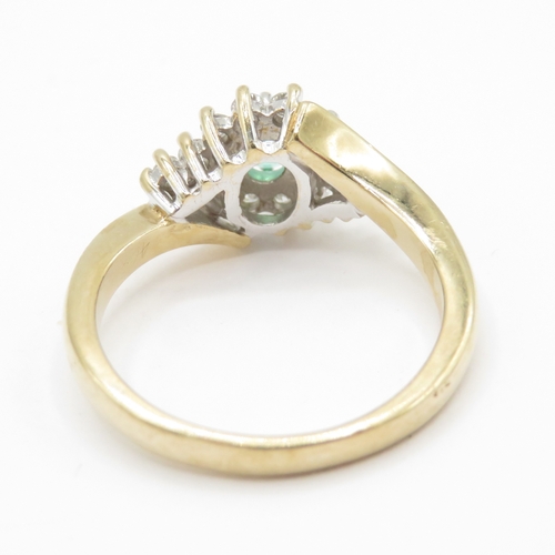 190 - 9ct gold diamond and emerald cluster ring (4g) Size P
