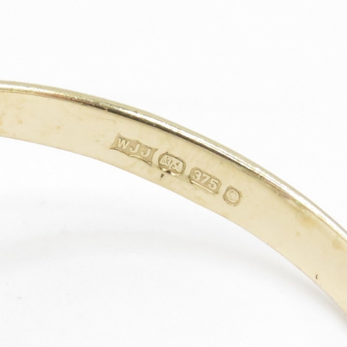 193 - 9ct gold cubic zirconia cluster ring (2.4g) Size L 1/2