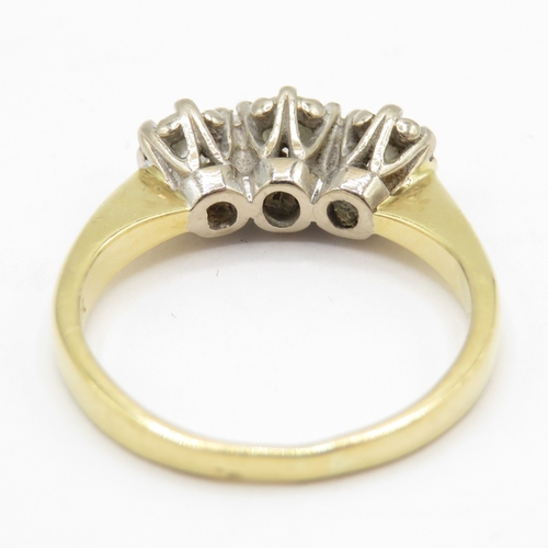 197 - 18ct gold diamond trilogy ring (3.9g) Size J
