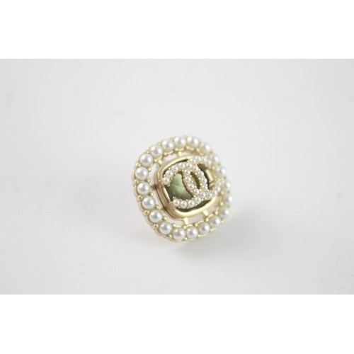 216 - Chanel Gold Tone & Simulated Pearl Stud Earrings (9g)