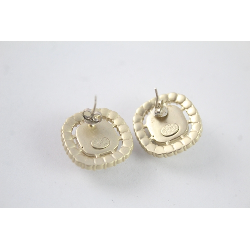 216 - Chanel Gold Tone & Simulated Pearl Stud Earrings (9g)