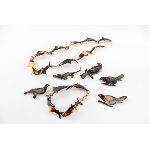 236 - Collection of Tortoise Shell Animal Jewellery, inc. Birds, Fish x 7 (25g)