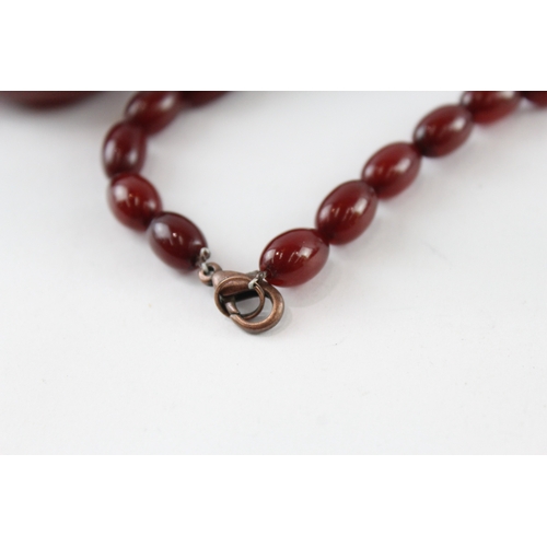 257 - Cherry Bakelite Necklace w/ Internal Streaking, Graduated (81.3g)