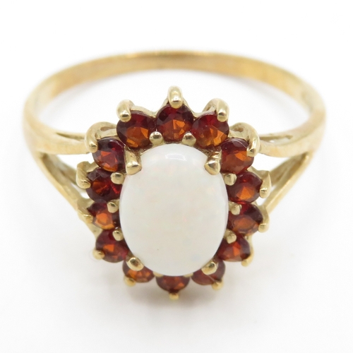 115 - 9ct gold vintage opal & garnet cluster ring (2.1g) Size P