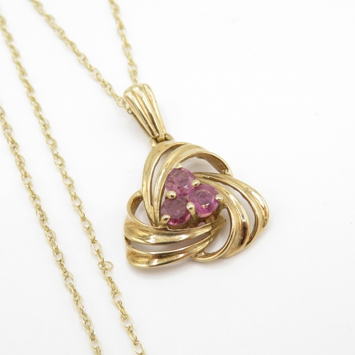 117 - 9ct gold pink sapphire pendant necklace (1.9g)