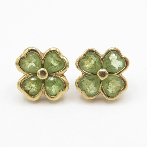 118 - 9ct gold peridot stud earrings (1.8g)