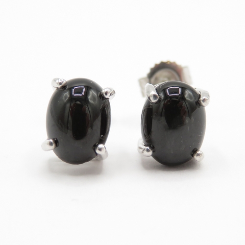 199 - 9ct gold star diopside stud earrings (1.8g)