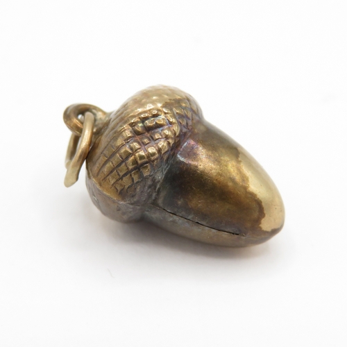 67 - 9ct gold vintage acorn charm (0.6g)