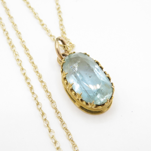 74 - 9ct gold vintage aquamarine pendant necklace (2.6g)