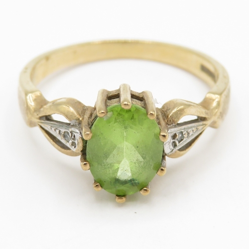 80 - 9ct gold peridot & diamond dress ring (2.3g) Size M