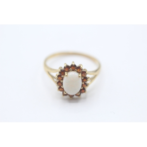 115 - 9ct gold vintage opal & garnet cluster ring (2.1g) Size P