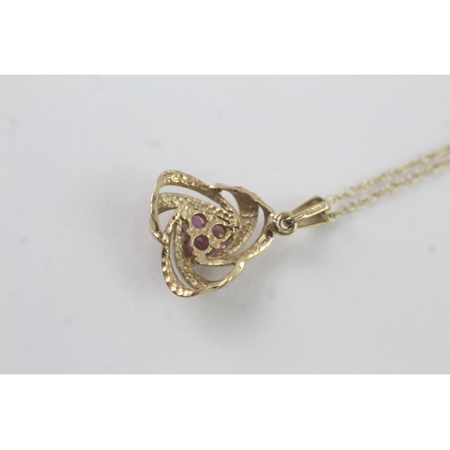 117 - 9ct gold pink sapphire pendant necklace (1.9g)