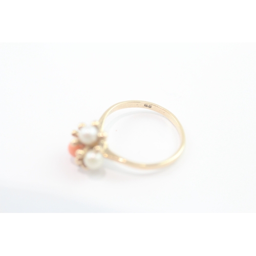 184 - 9ct gold cultured pearl and coral mid century ring (1.8g) Size K
