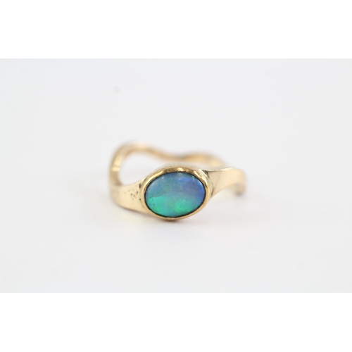 188 - 9ct gold opal dress ring (2.8g) Size K