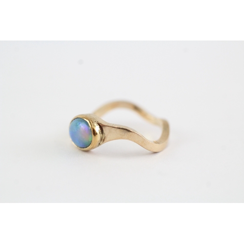 188 - 9ct gold opal dress ring (2.8g) Size K