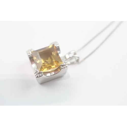 200 - 9ct gold citrine pendant necklace (5.8g)